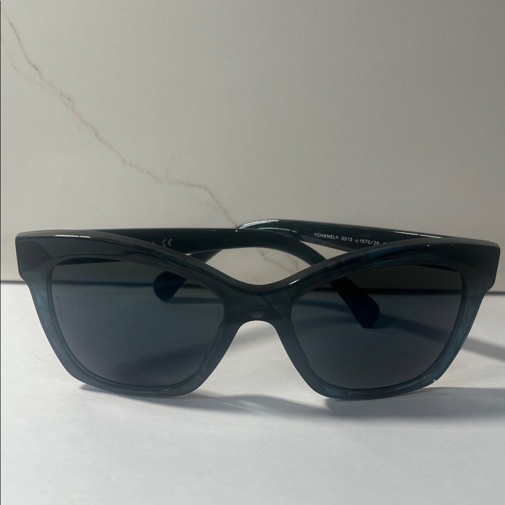 CHANEL Black Cat-Eye Sunglasses